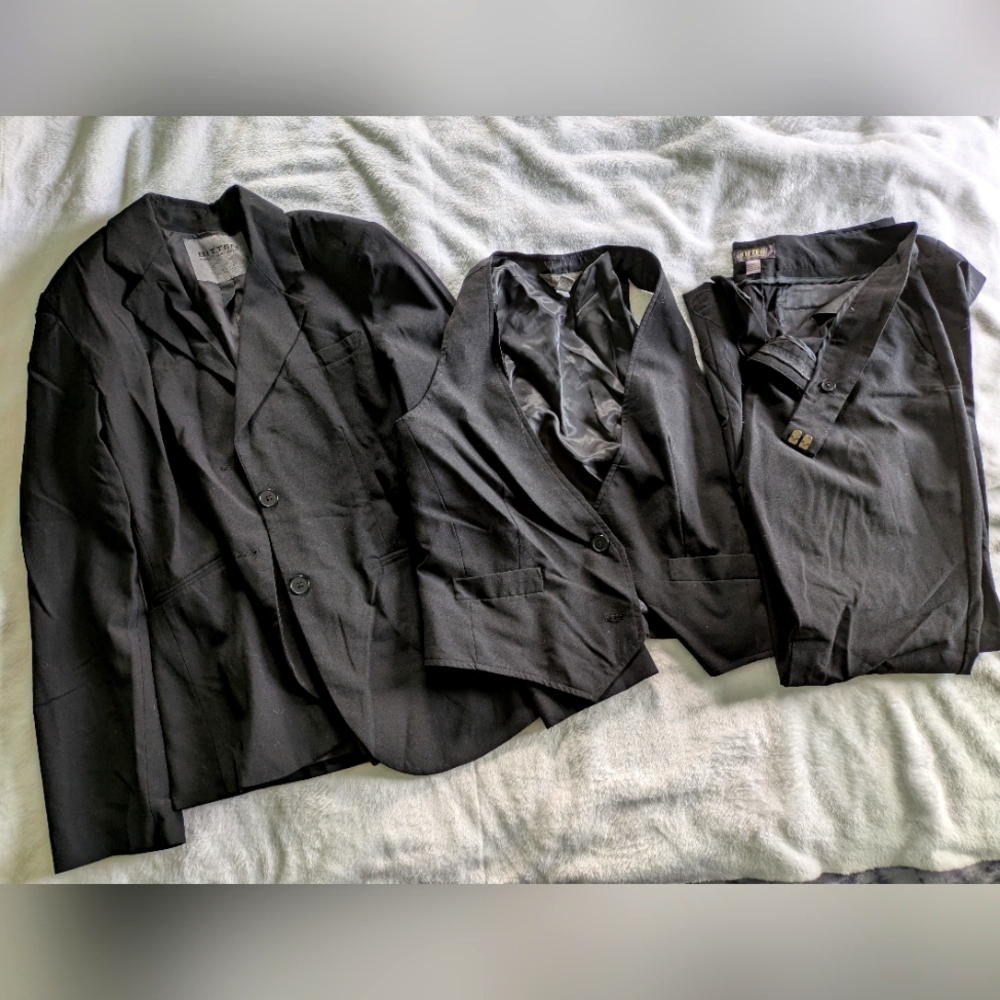 Bitten by Sarah Jessica Parker Black 3 Piece Suit Set